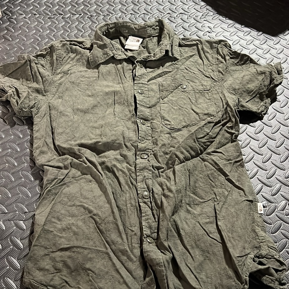 Size small north face button up - image 2